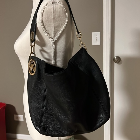 Pebbled leather Micheal Kors handbag - Picture 2 of 8